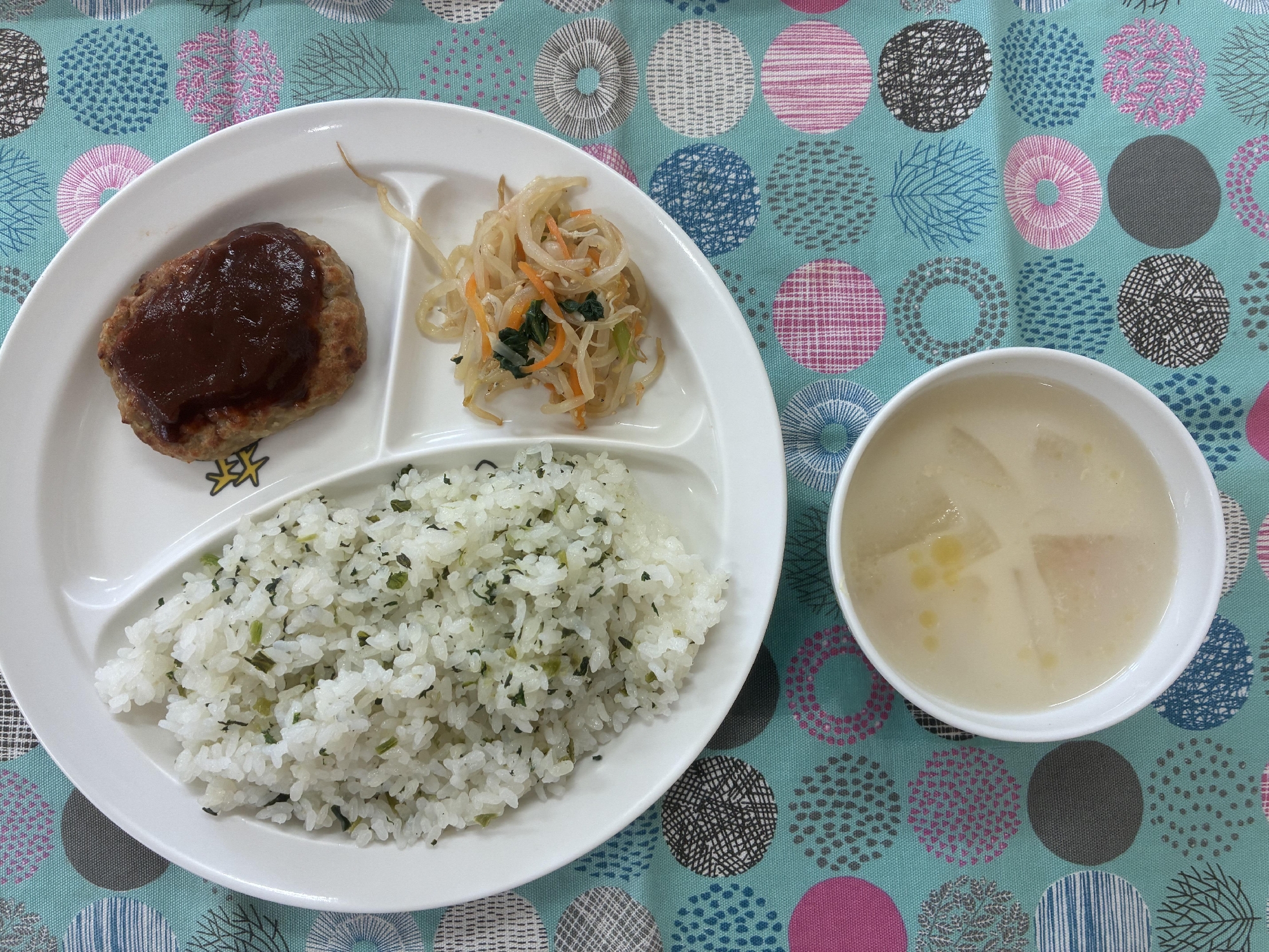 🍚かみかみメニューの日🍚　　ごぼう入りハンバーグ　デミグラスソース　　