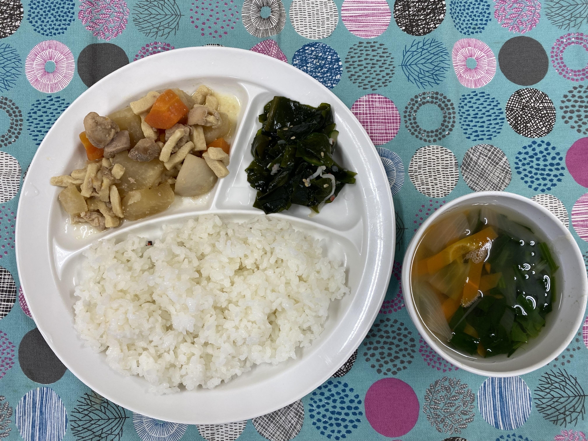 3/26(火)　　鶏肉と高野豆腐の煮物