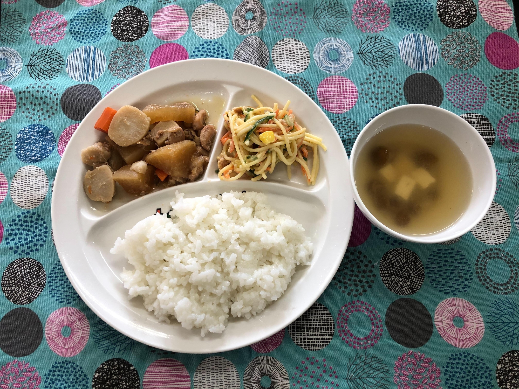 鶏肉と高野豆腐・さといもの煮物