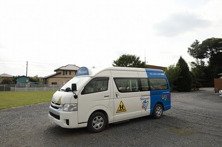 幼稚園バスが出ます