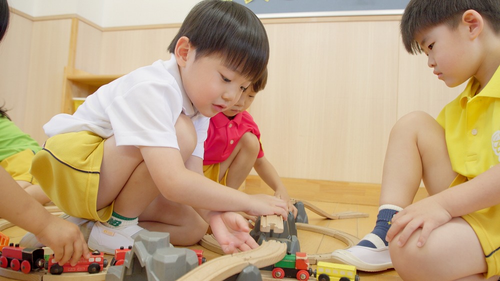 ヨーロッパの高級室内遊具で遊ぶ